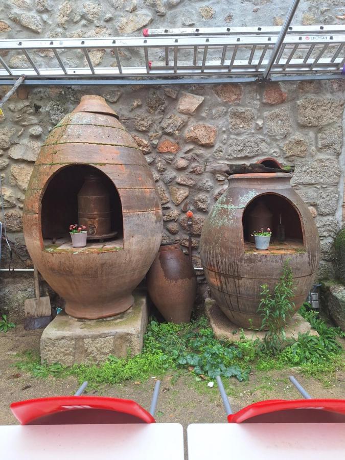 Hostal El Patio Restaurante San Bartolomé de Pinares المظهر الخارجي الصورة