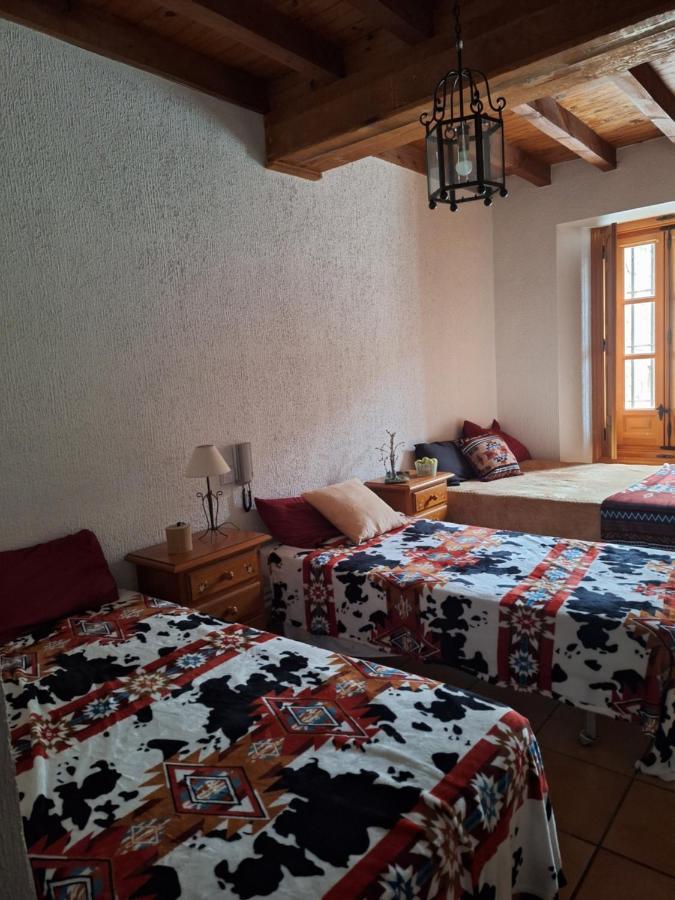 Hostal El Patio Restaurante San Bartolomé de Pinares المظهر الخارجي الصورة