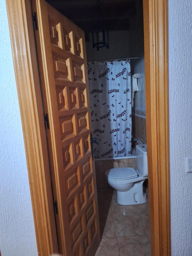 Hostal El Patio Restaurante San Bartolomé de Pinares المظهر الخارجي الصورة