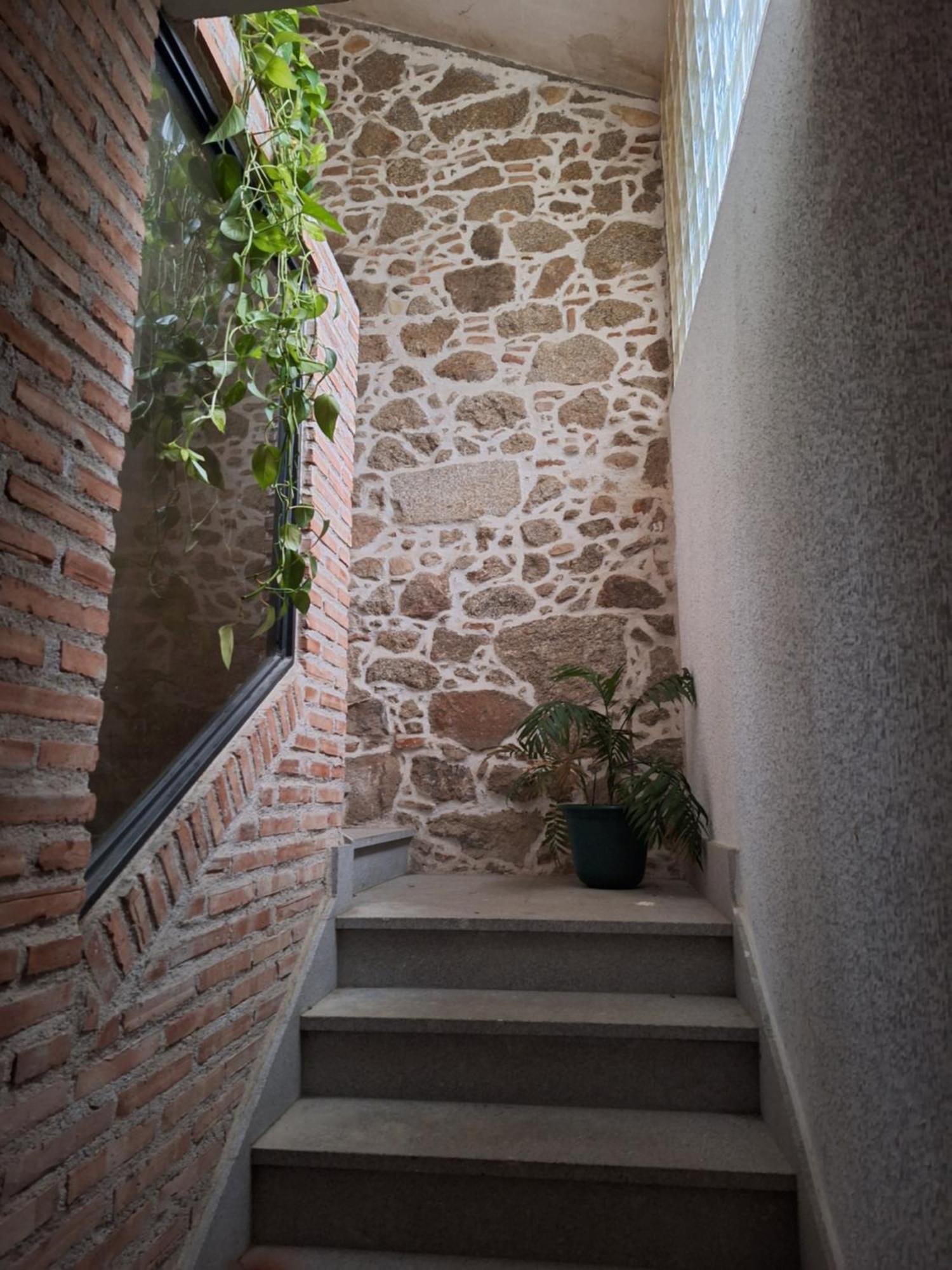 Hostal El Patio Restaurante San Bartolomé de Pinares المظهر الخارجي الصورة